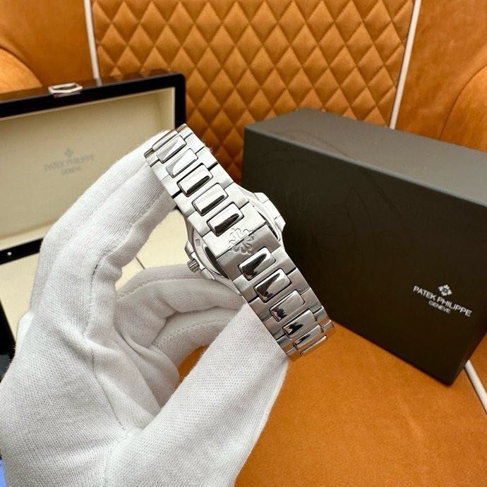 Годинник наручні Patek Philippe Sports Elegance Series 7010/1G-010 Nautilus 32 мм фото 6