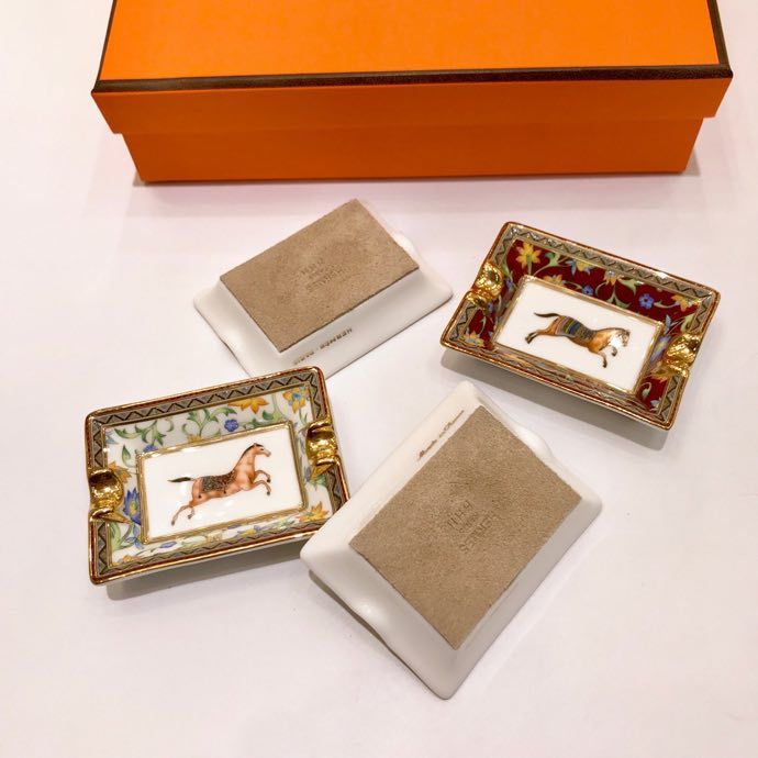 Набір міні попільничок з кістяного порцеляни Cheval d Orient Series фото 9