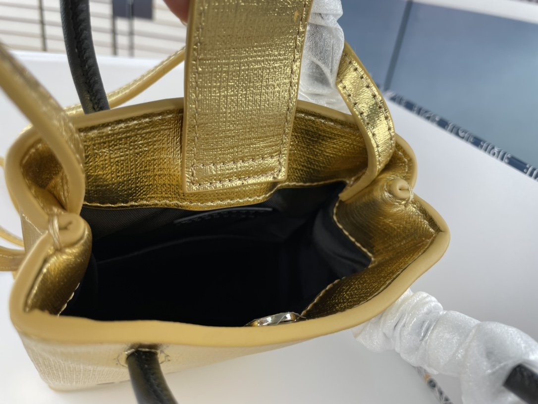 A bag MINI SHOPPING GOLD BAG 18 cm фото 6