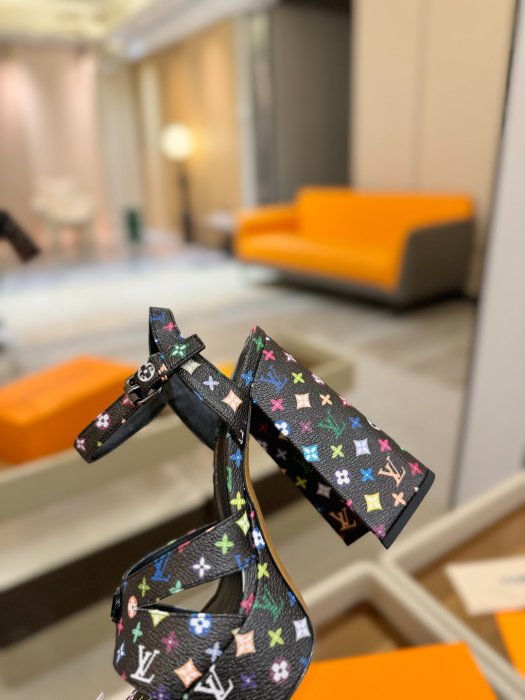 Босоножки фото 8