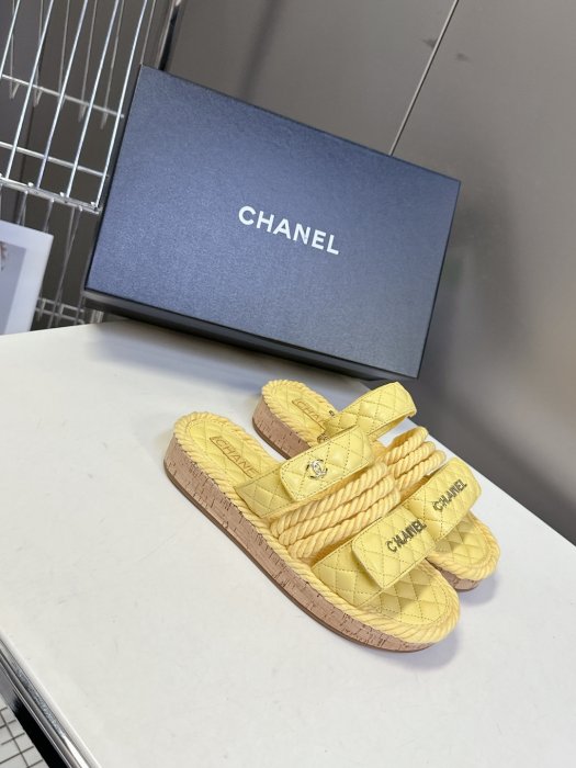 Шлепанцы женские фото 2