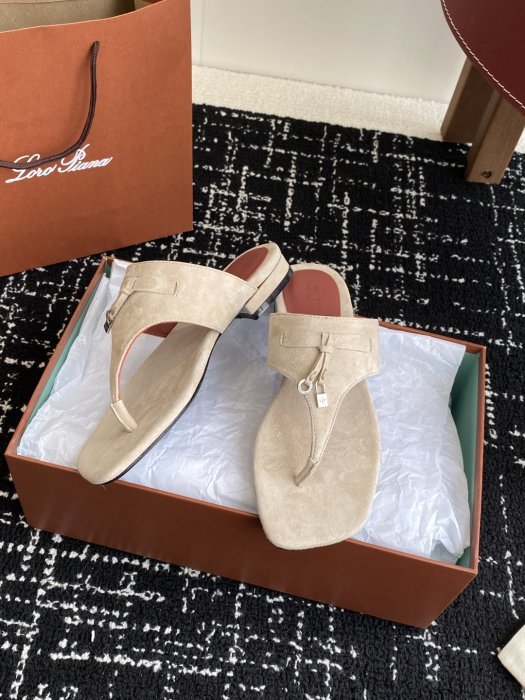 Шлепанцы фото 5