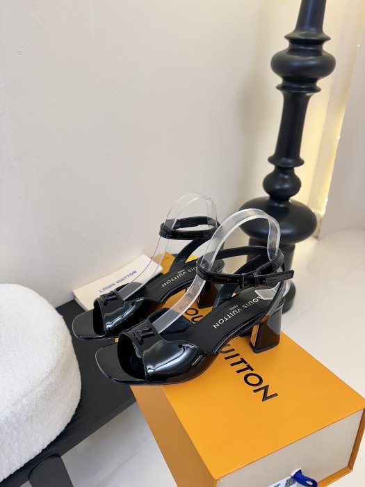 Босоножки фото 5