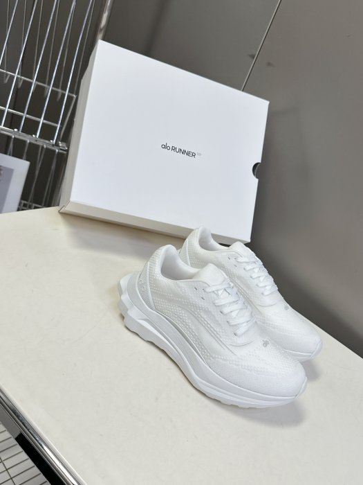 Кроссовки женские фото 2