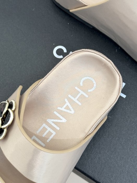 Шлепанцы фото 8