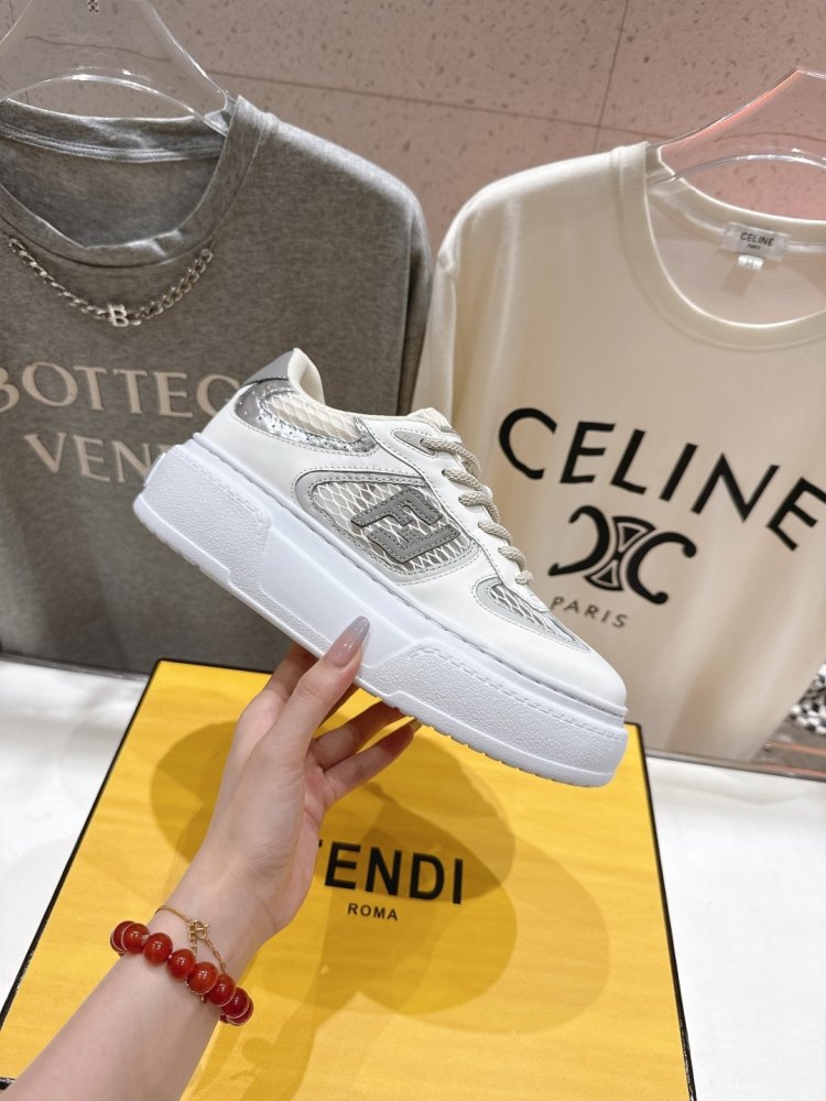 Кроссовки женские фото 5