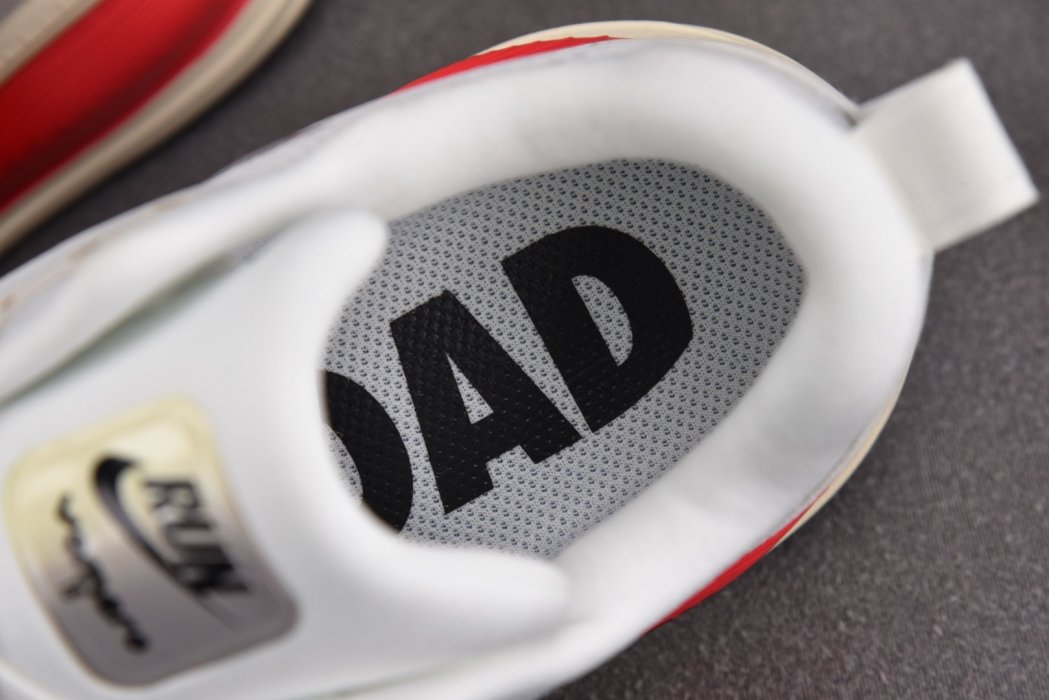 Кроссовки Vomero 18 Platinum Tint Siren Red Light Smoke Grey Metallic фото 10