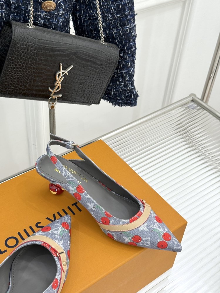 Босоножки фото 5