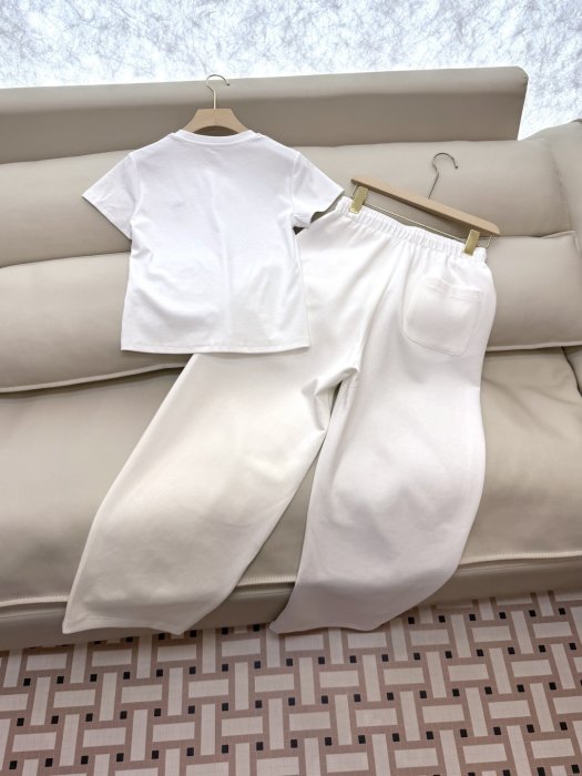 Костюм женский фото 4