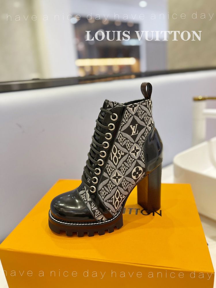 Ankle boots on lace фото 9