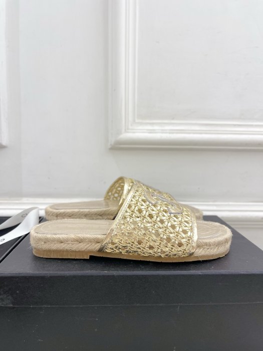 Шлепанцы женские фото 5