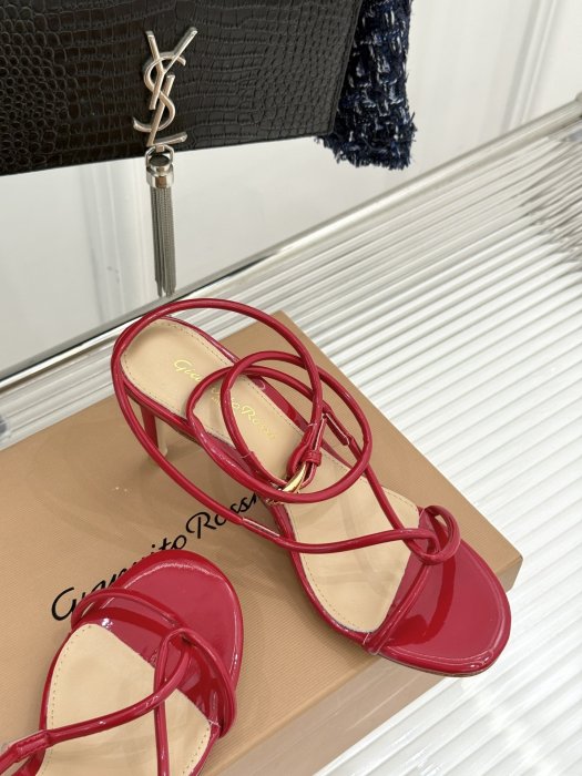 Босоніжки на шпильці фото 5