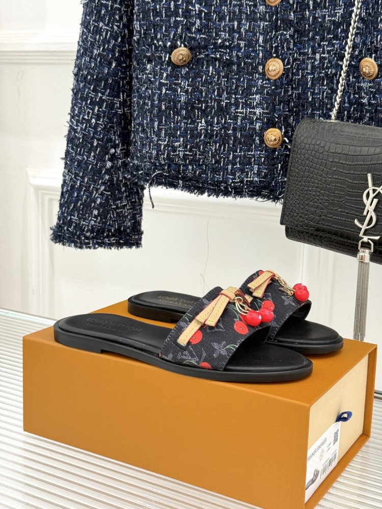 Шлепанцы женские