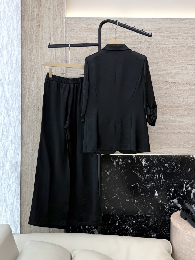 Костюм женский фото 2