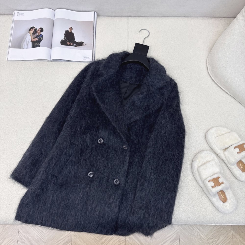 Stylish and stylish wool coat