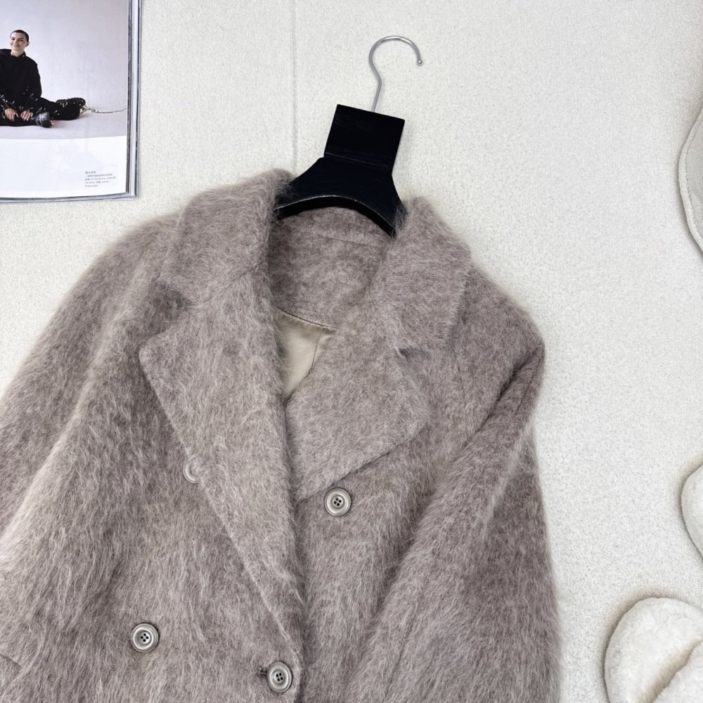 Stylish and stylish wool coat фото 3