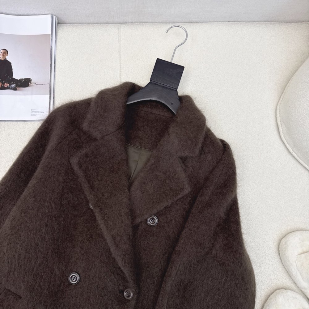 Stylish and stylish wool coat фото 3