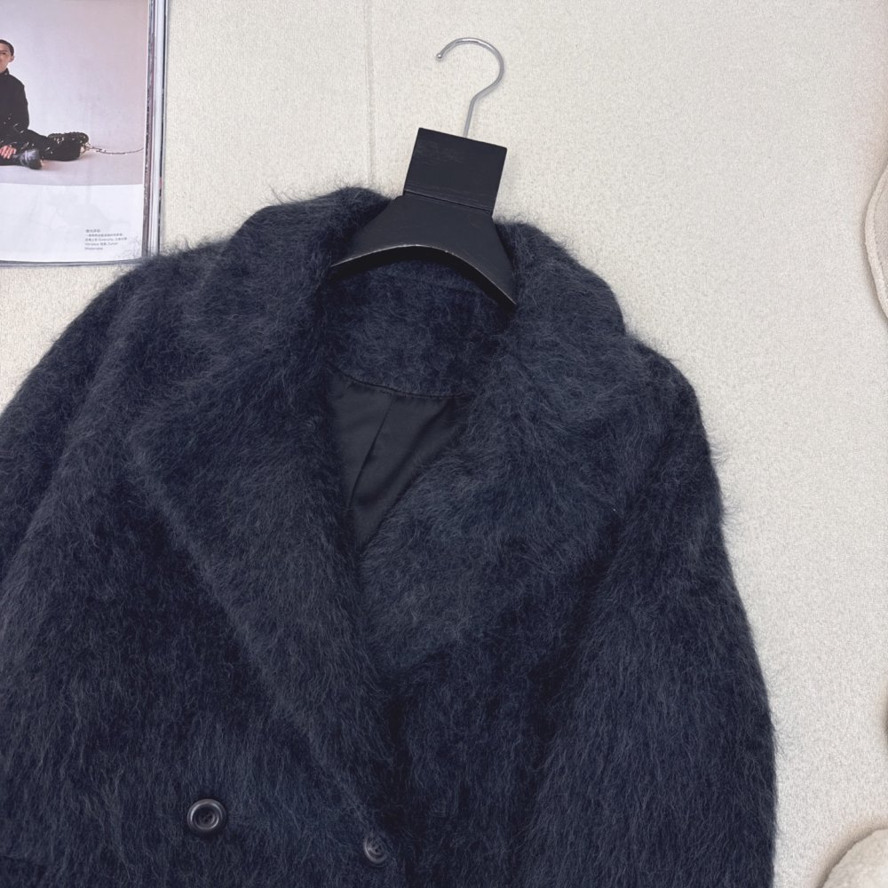 Stylish and stylish wool coat фото 3