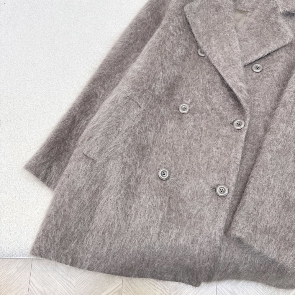 Stylish and stylish wool coat фото 4