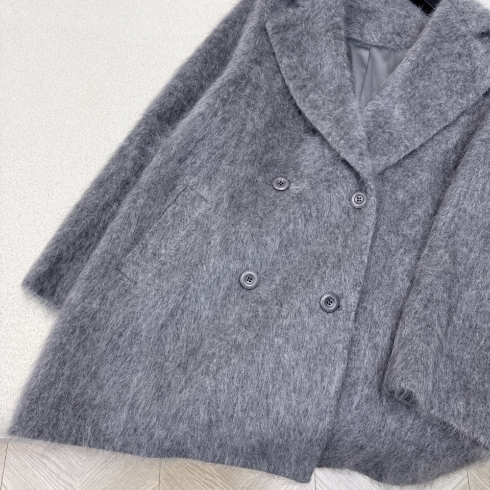 Stylish and stylish wool coat фото 4