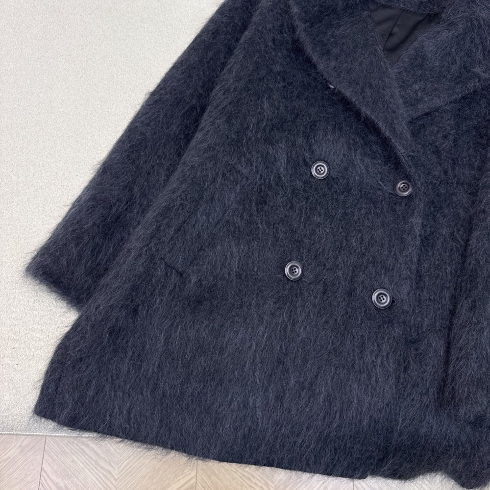Stylish and stylish wool coat фото 4