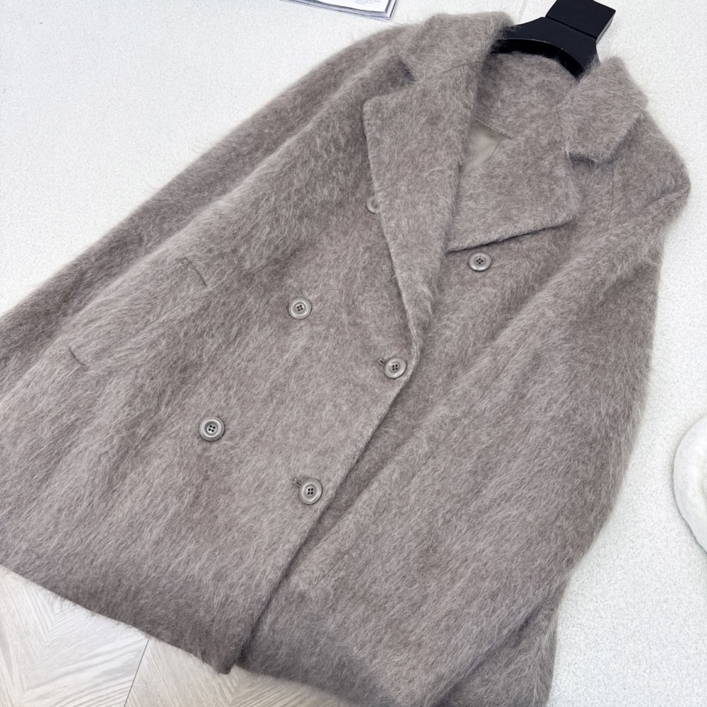 Stylish and stylish wool coat фото 5