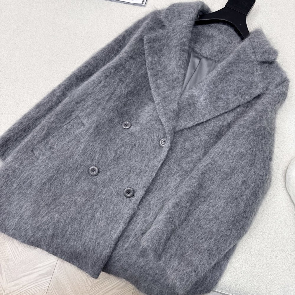 Stylish and stylish wool coat фото 5
