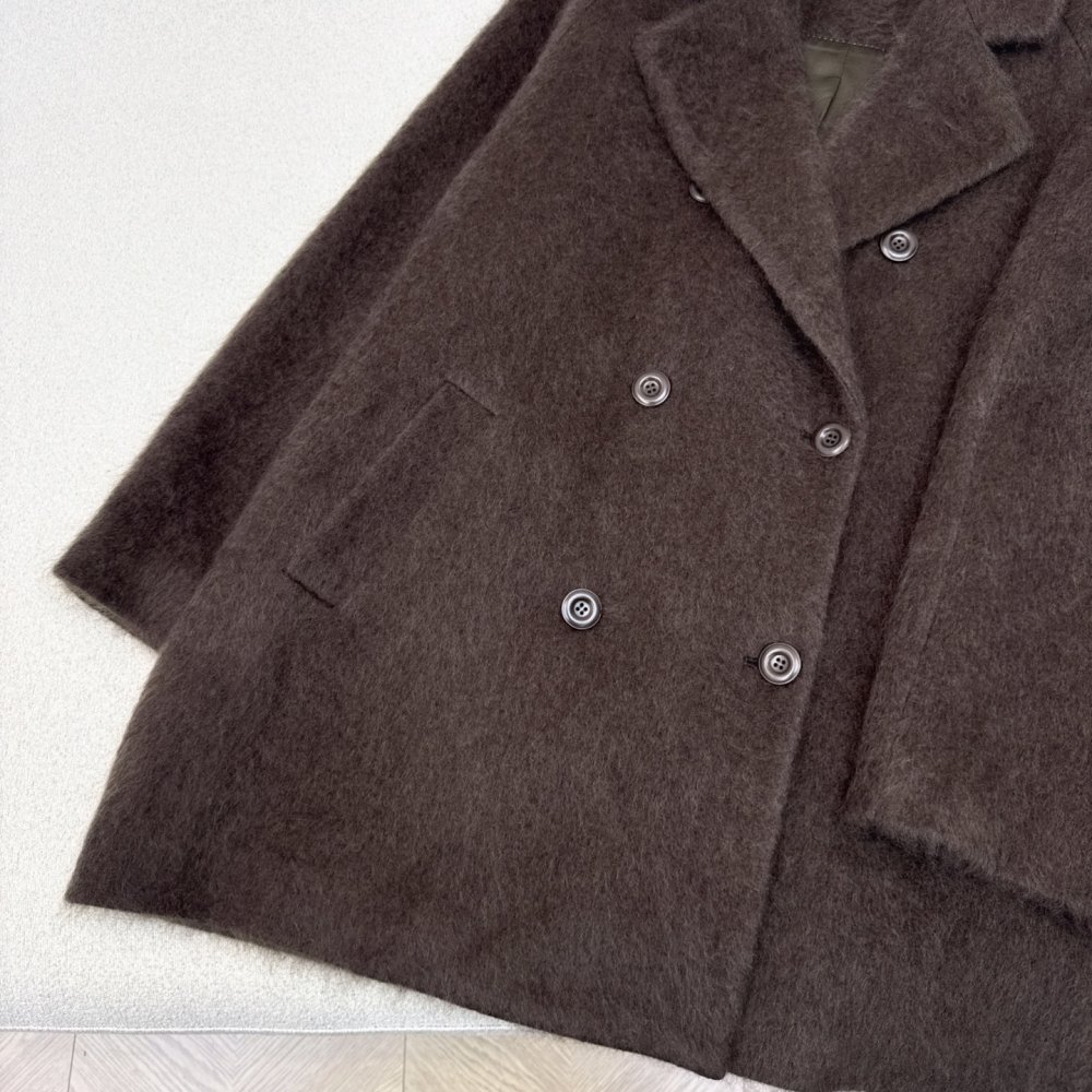 Stylish and stylish wool coat фото 5