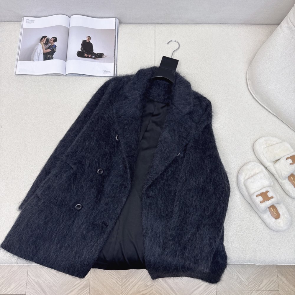 Stylish and stylish wool coat фото 5