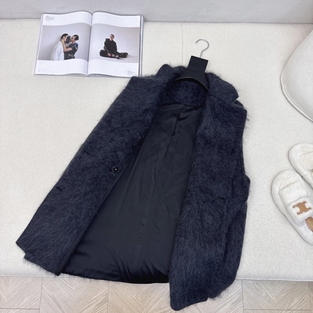 Stylish and stylish wool coat фото 6