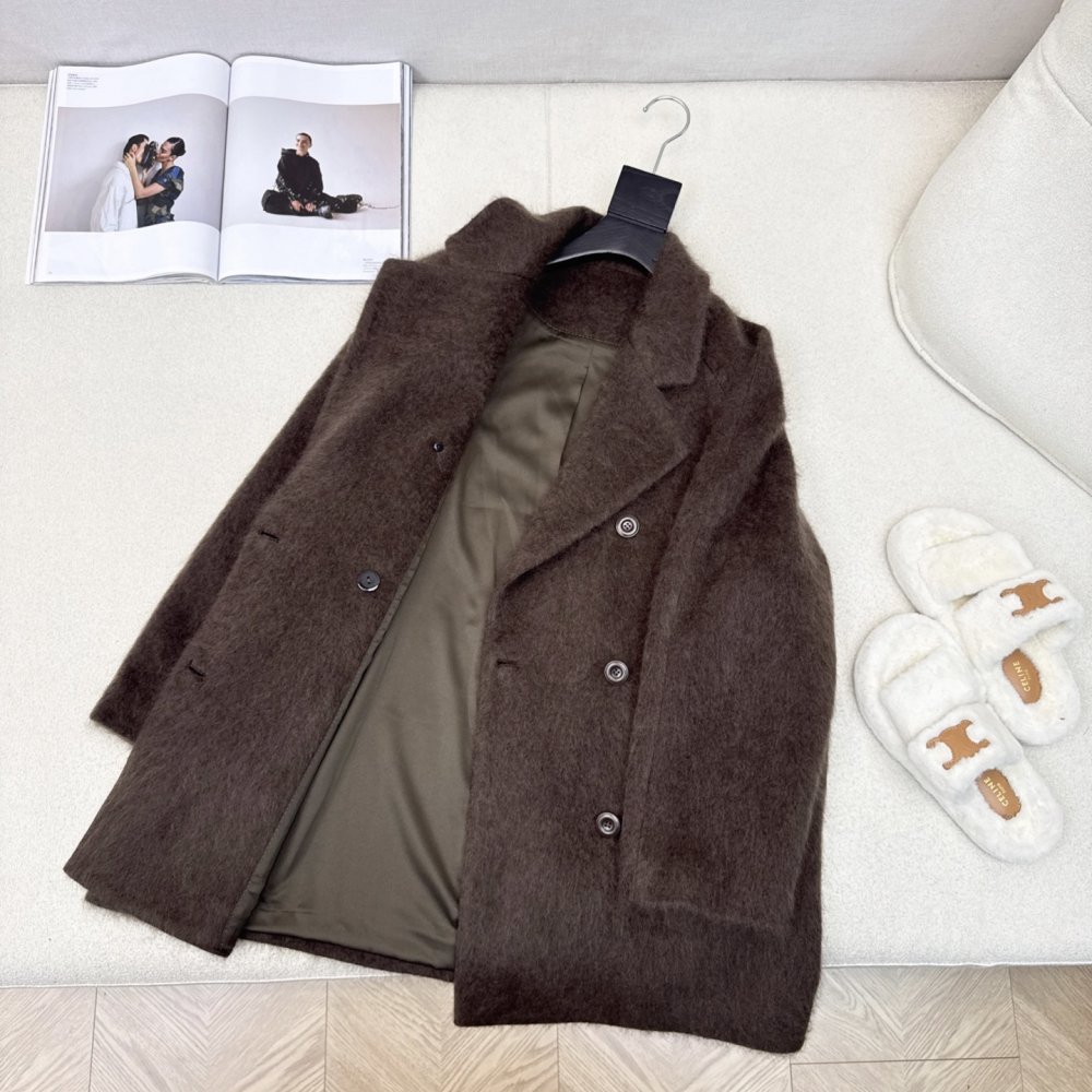 Stylish and stylish wool coat фото 7