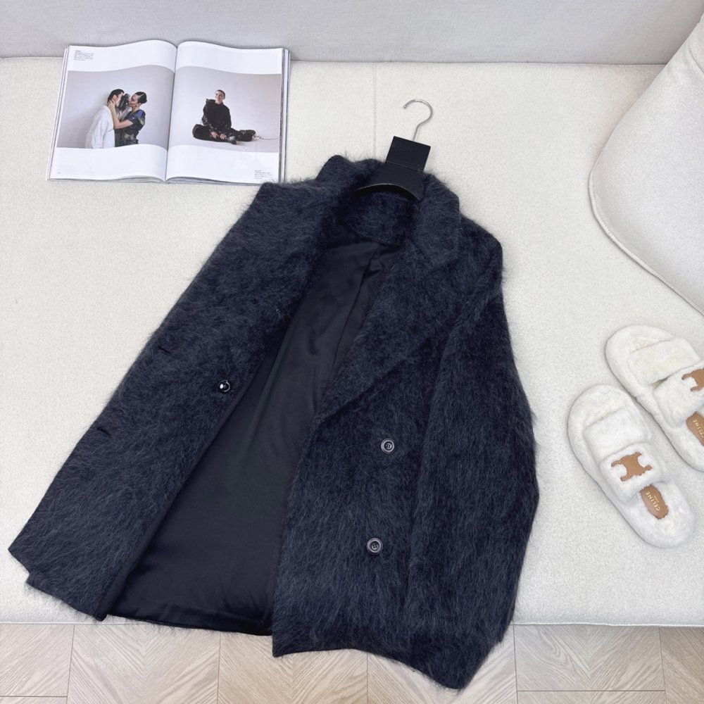 Stylish and stylish wool coat фото 7