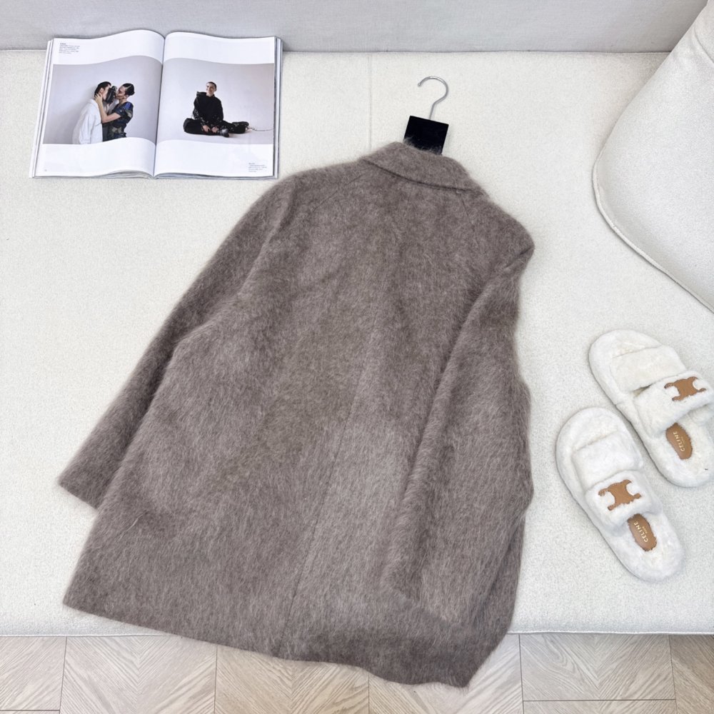 Stylish and stylish wool coat фото 8