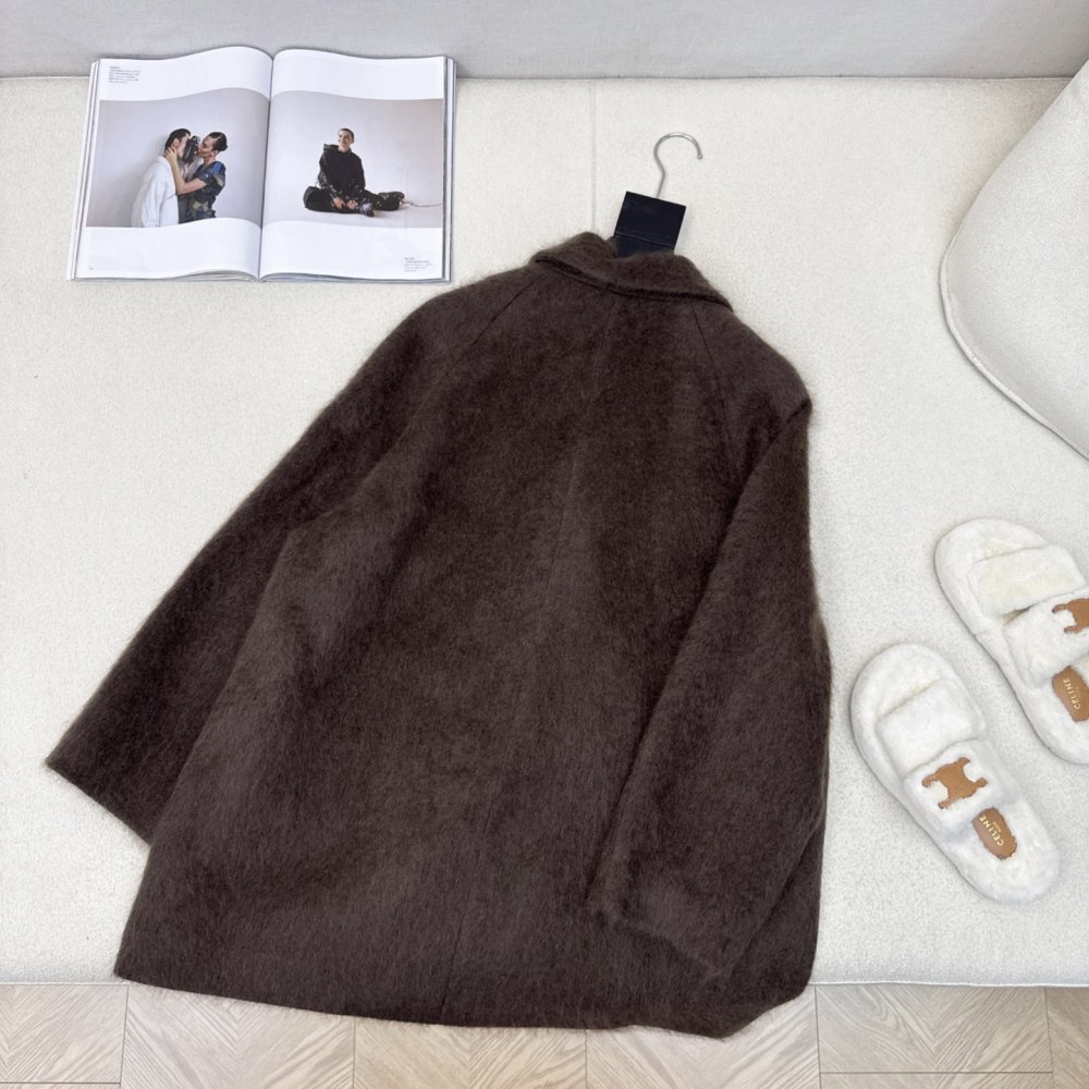 Stylish and stylish wool coat фото 8