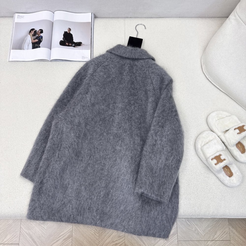 Stylish and stylish wool coat фото 9