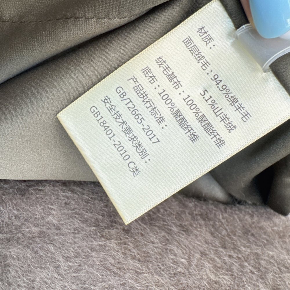 Stylish and stylish wool coat фото 9