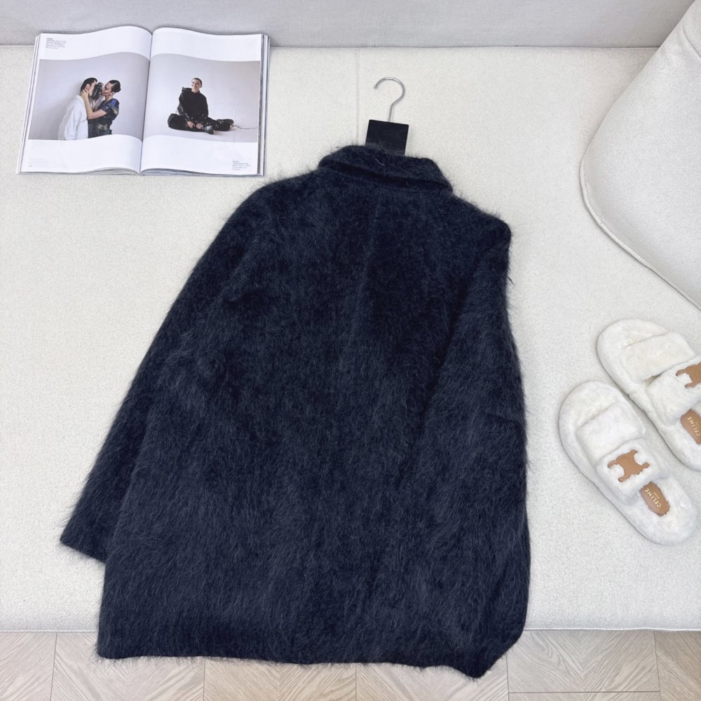 Stylish and stylish wool coat фото 9