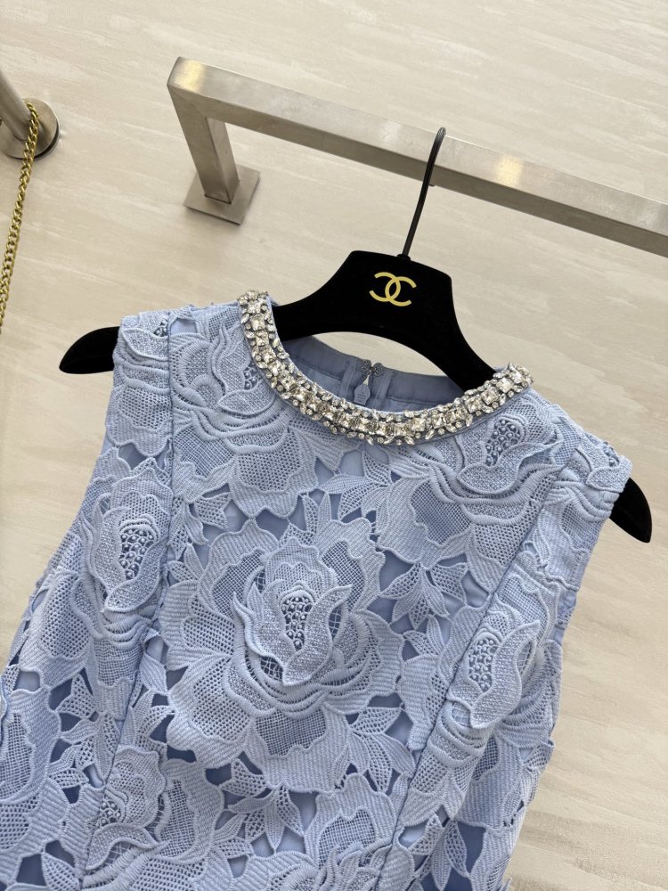 Элегантное кружевное платье без рукавов фото 4