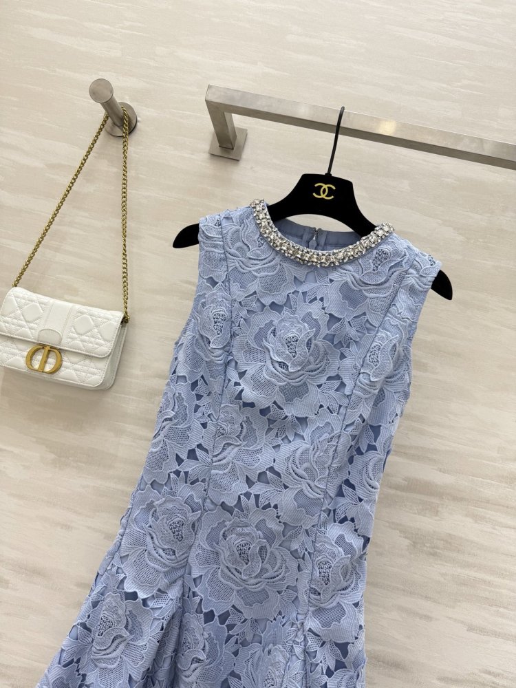 Элегантное кружевное платье без рукавов фото 5