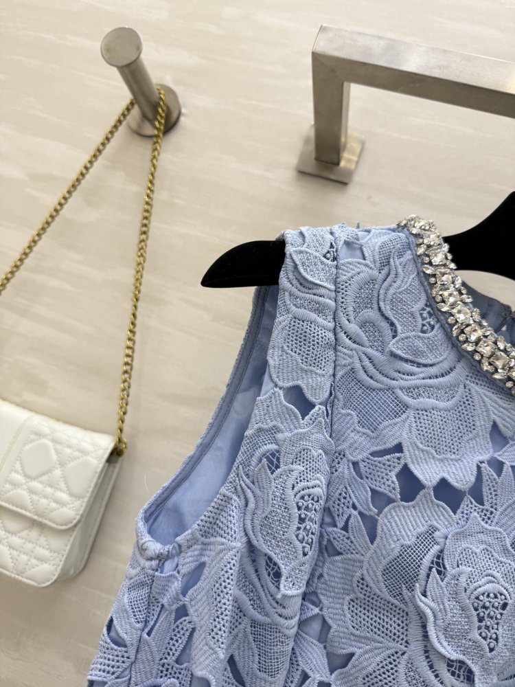 Элегантное кружевное платье без рукавов фото 7