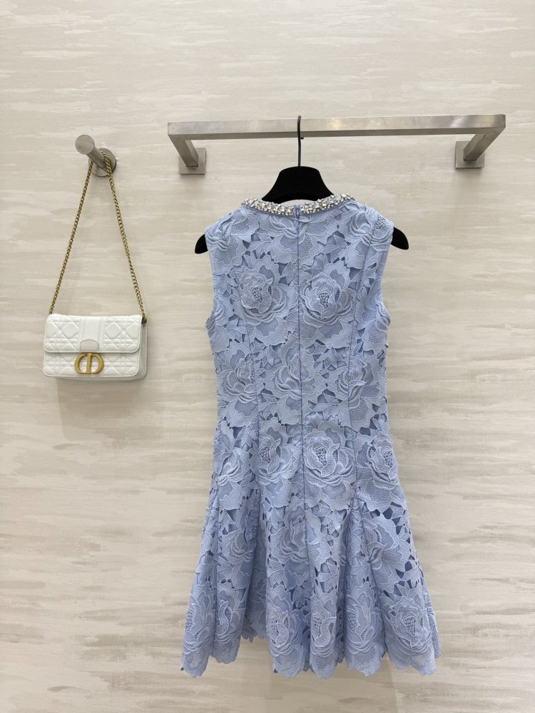 Элегантное кружевное платье без рукавов фото 8