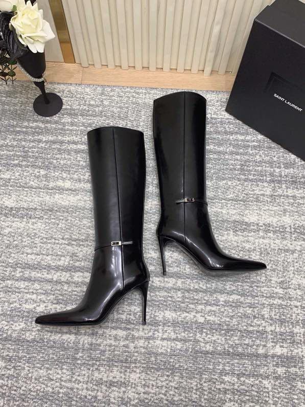 Элегантные кожаные сапоги на высоком каблуке