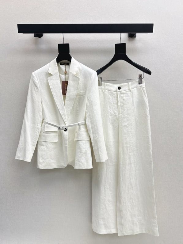 Элегантный деловой костюм