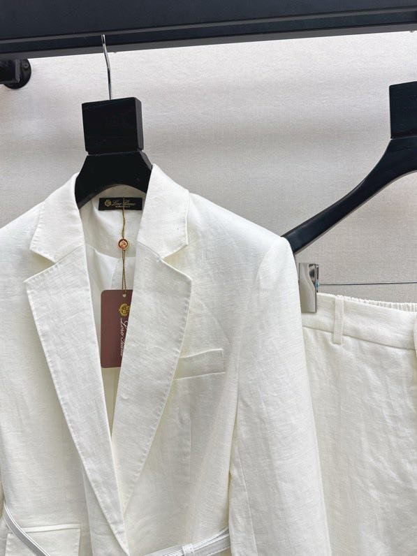 Элегантный деловой костюм фото 2