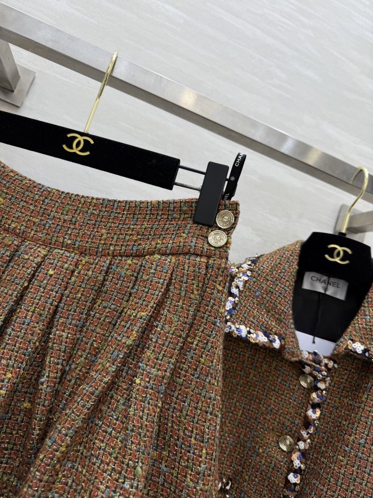 Элегантный и женственный костюм из шерстяного твида фото 4