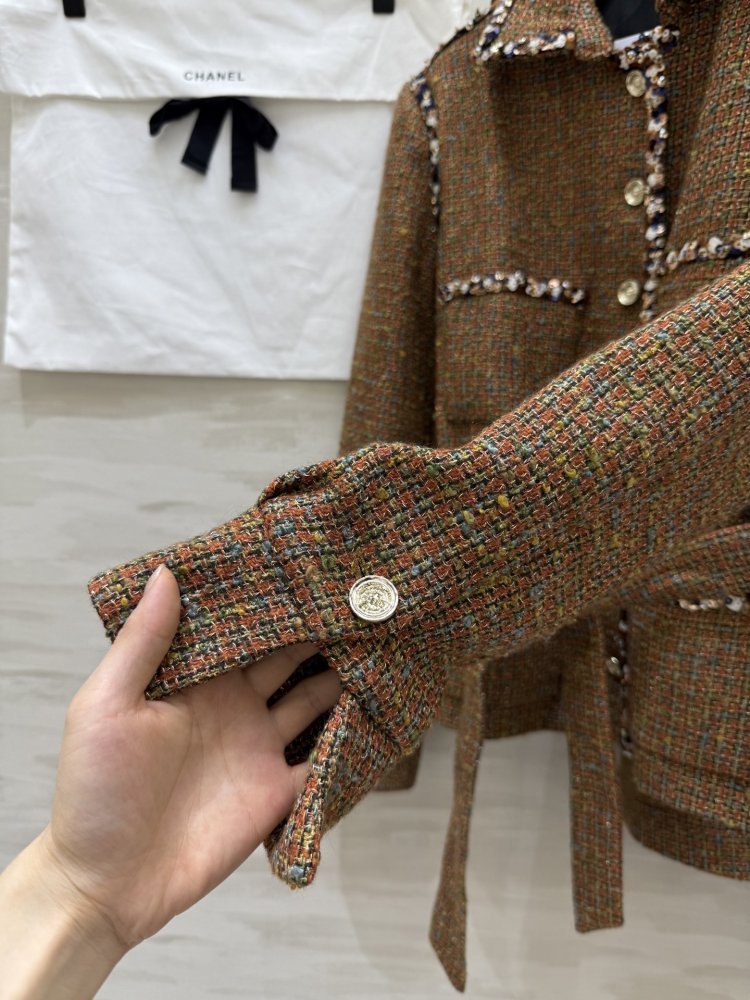 Элегантный и женственный костюм из шерстяного твида фото 6