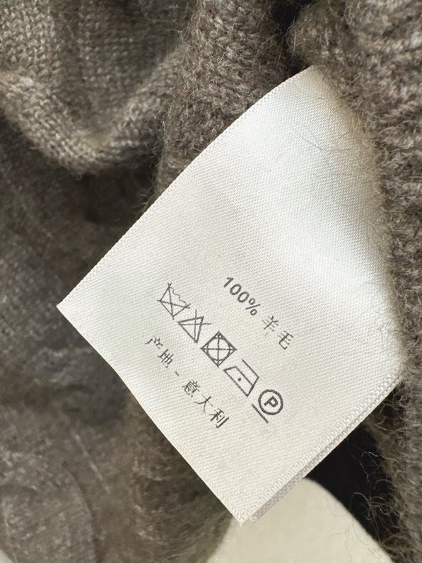 Элегантный кашемировый костюм с круглым вырезом и прямыми брюками фото 6