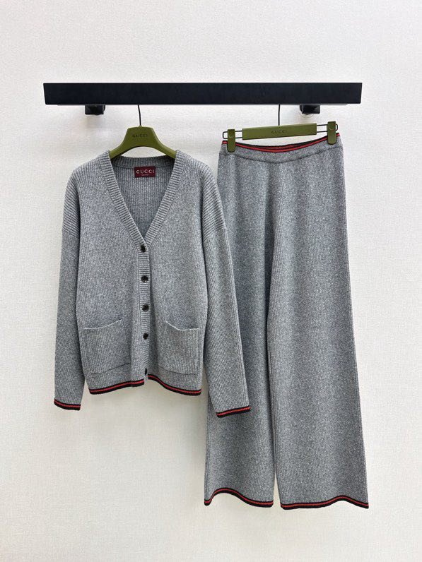 Елегантний костюм жіночий