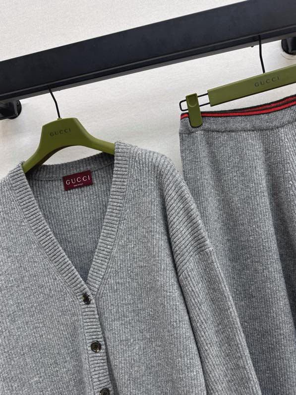 Елегантний костюм жіночий фото 3