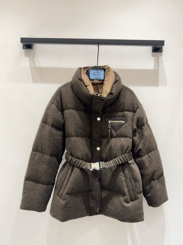 Элегантный пуховик женский